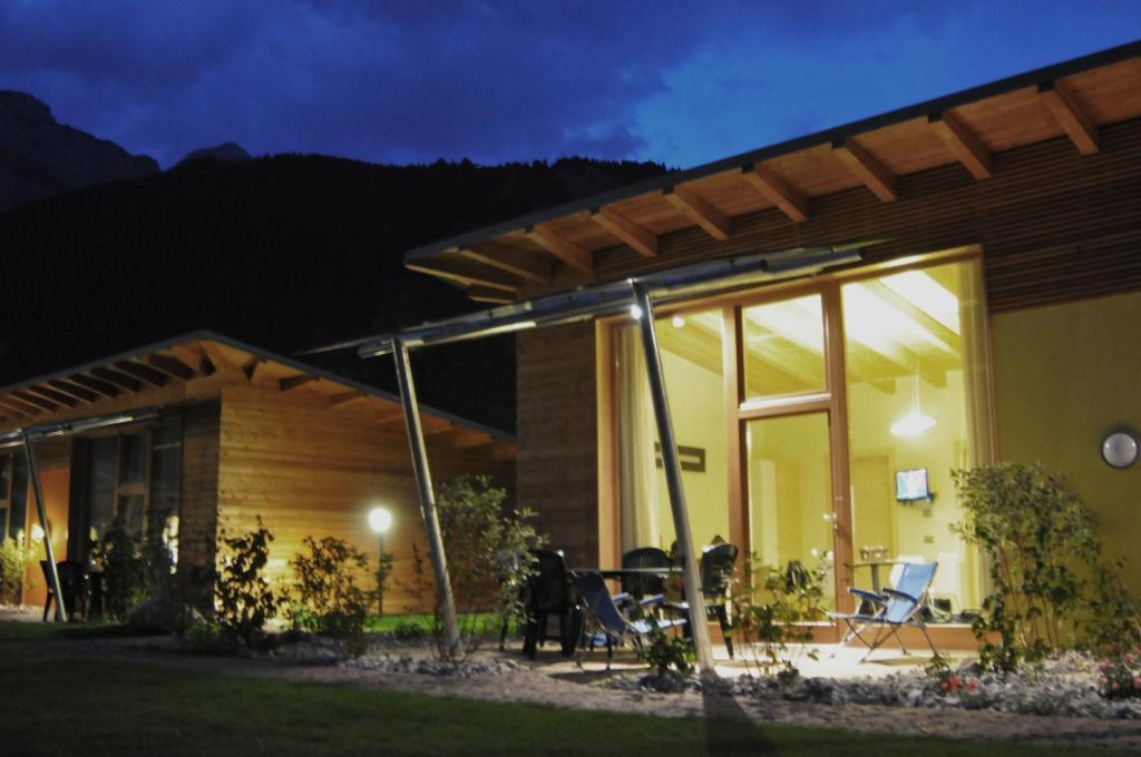 Bungalows Chalets Lago Di Molveno Rom bilde